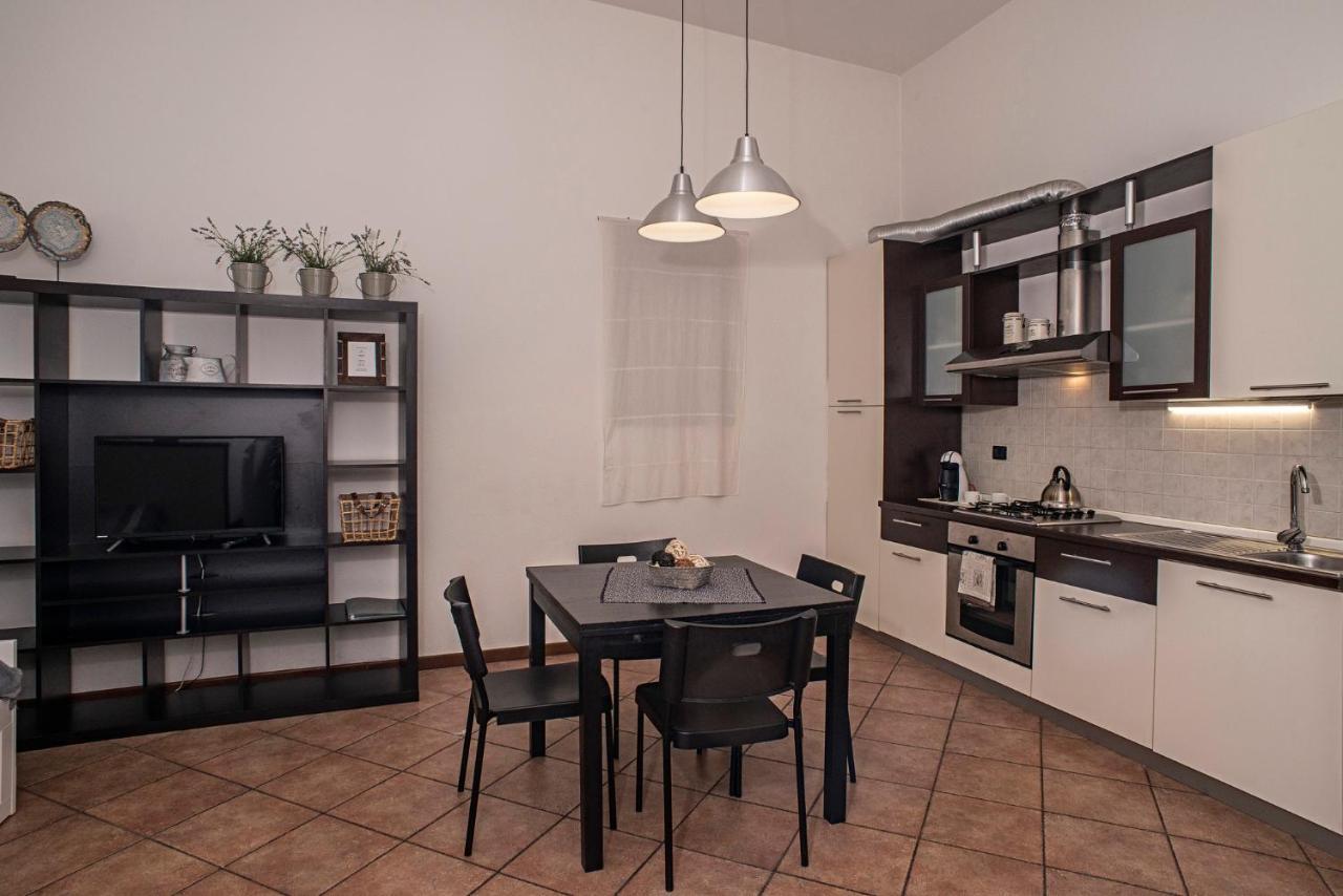 Ferienwohnung Cortile Del Forno Nel Centro Storico Arona Exterior foto