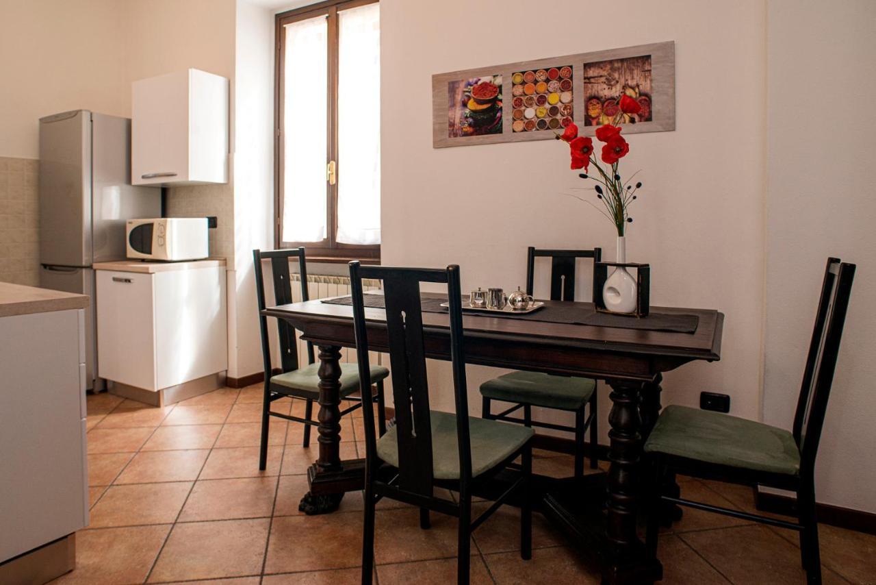 Ferienwohnung Cortile Del Forno Nel Centro Storico Arona Exterior foto
