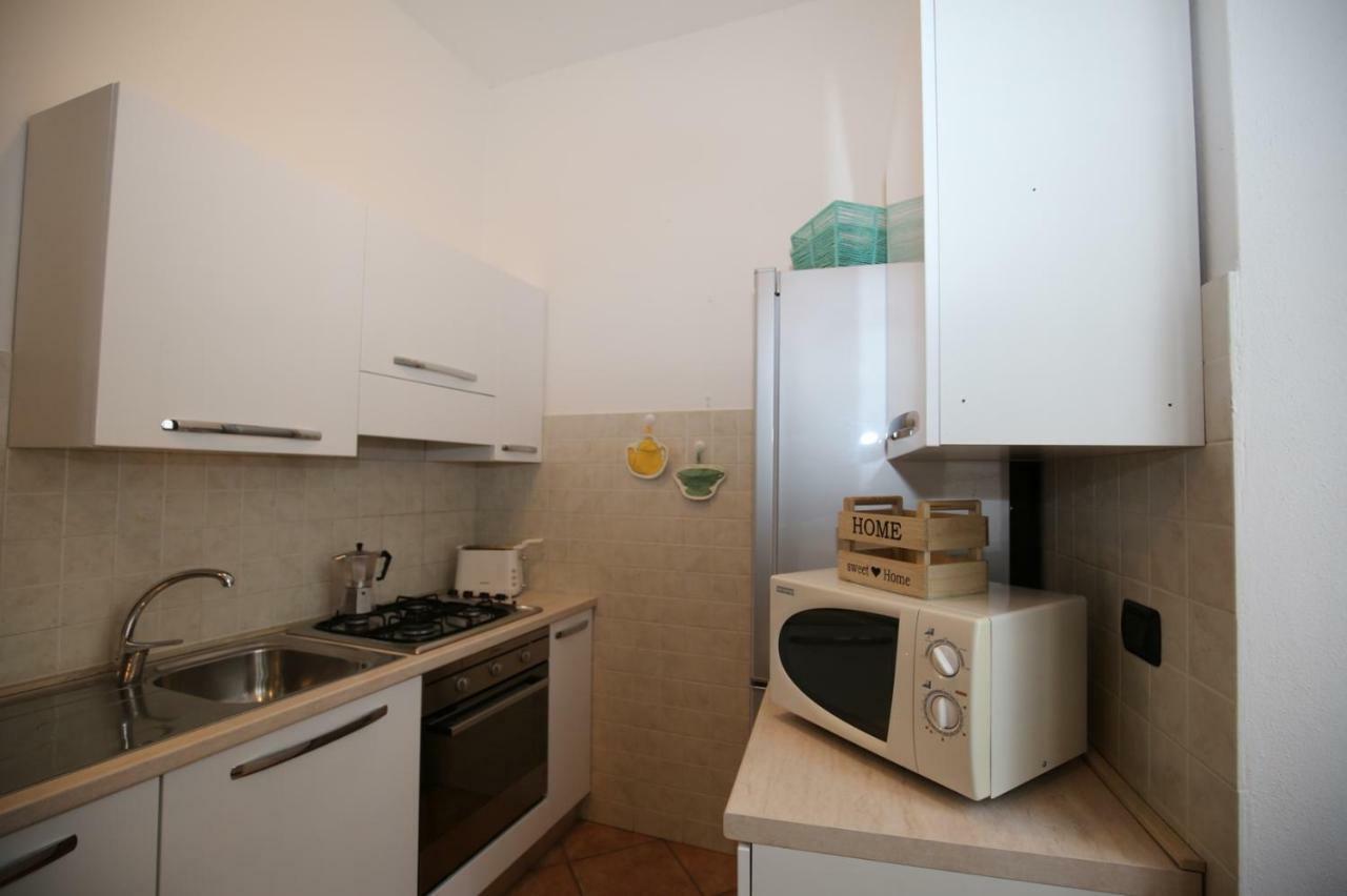 Ferienwohnung Cortile Del Forno Nel Centro Storico Arona Exterior foto