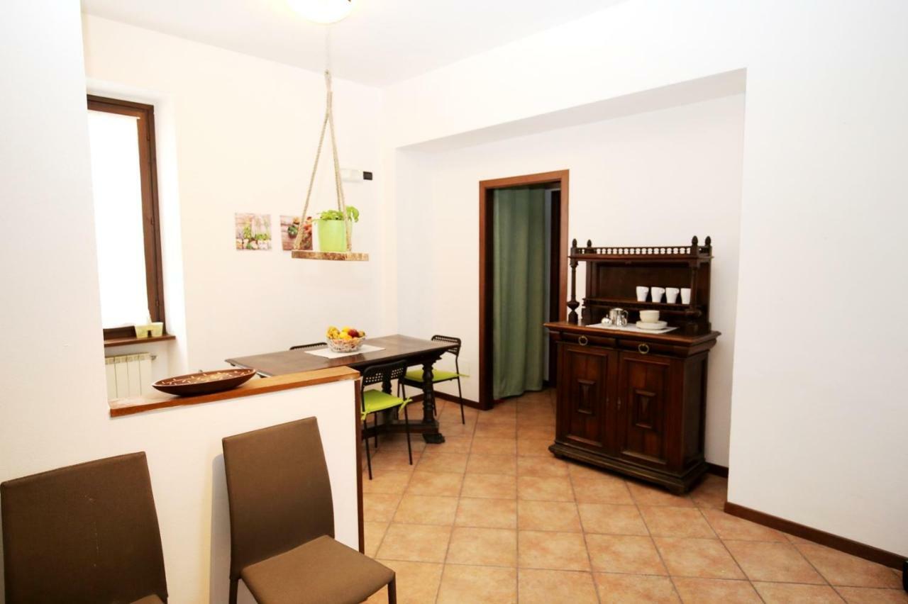 Ferienwohnung Cortile Del Forno Nel Centro Storico Arona Exterior foto
