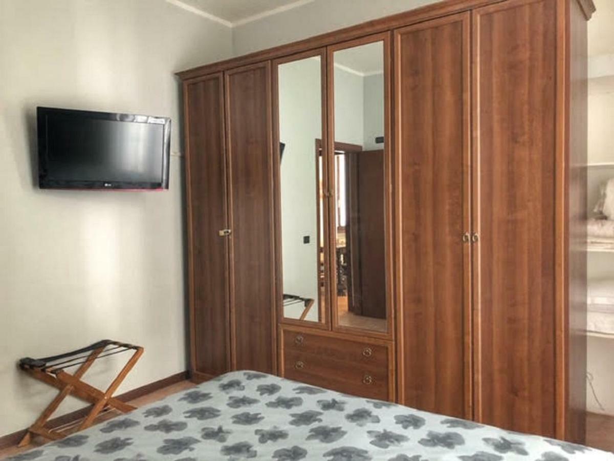 Ferienwohnung Cortile Del Forno Nel Centro Storico Arona Exterior foto