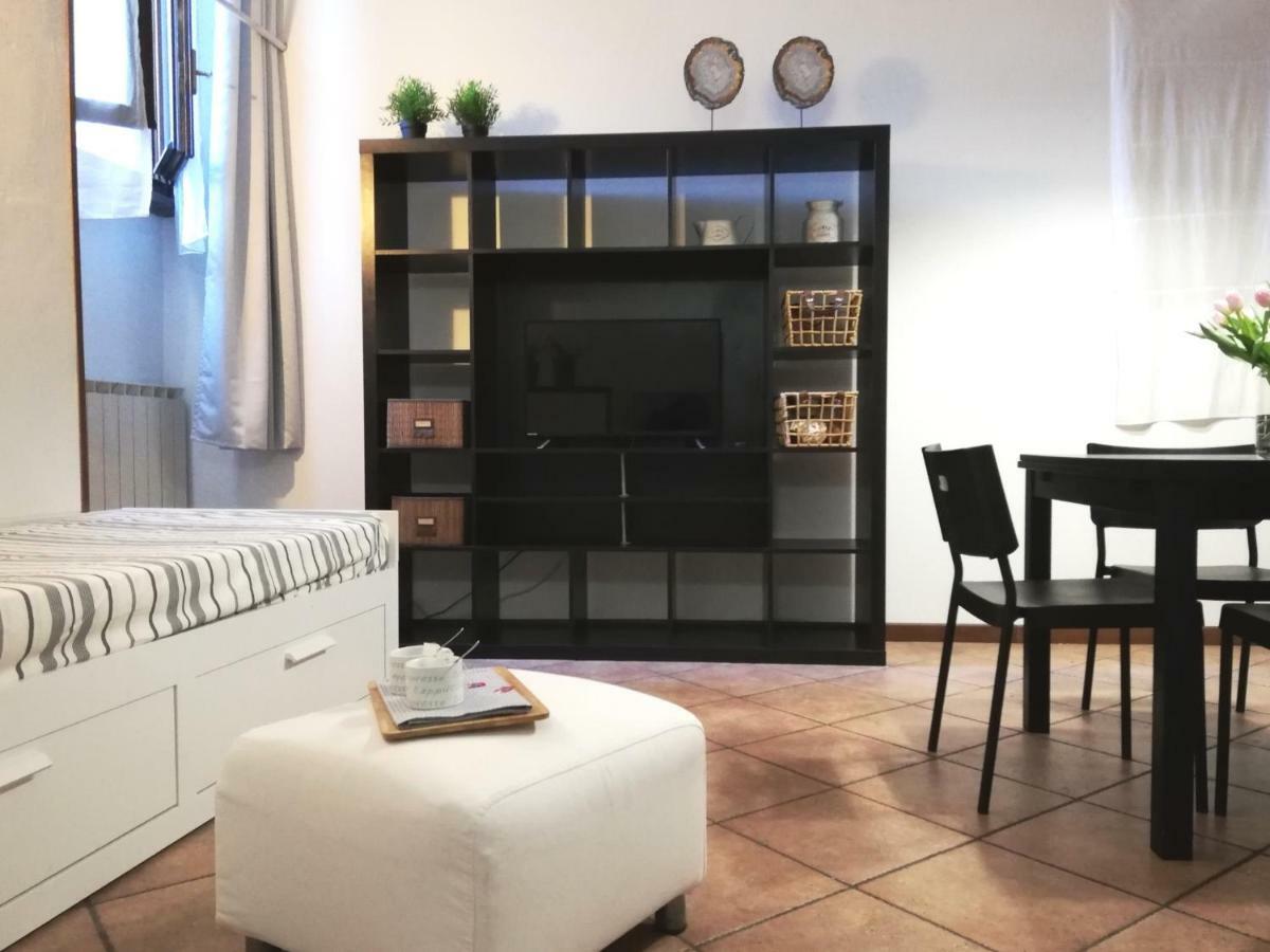 Ferienwohnung Cortile Del Forno Nel Centro Storico Arona Exterior foto