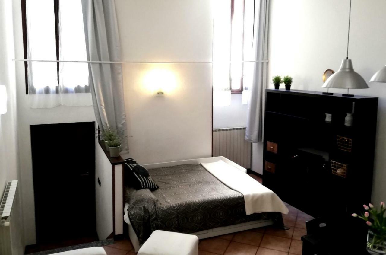 Ferienwohnung Cortile Del Forno Nel Centro Storico Arona Exterior foto