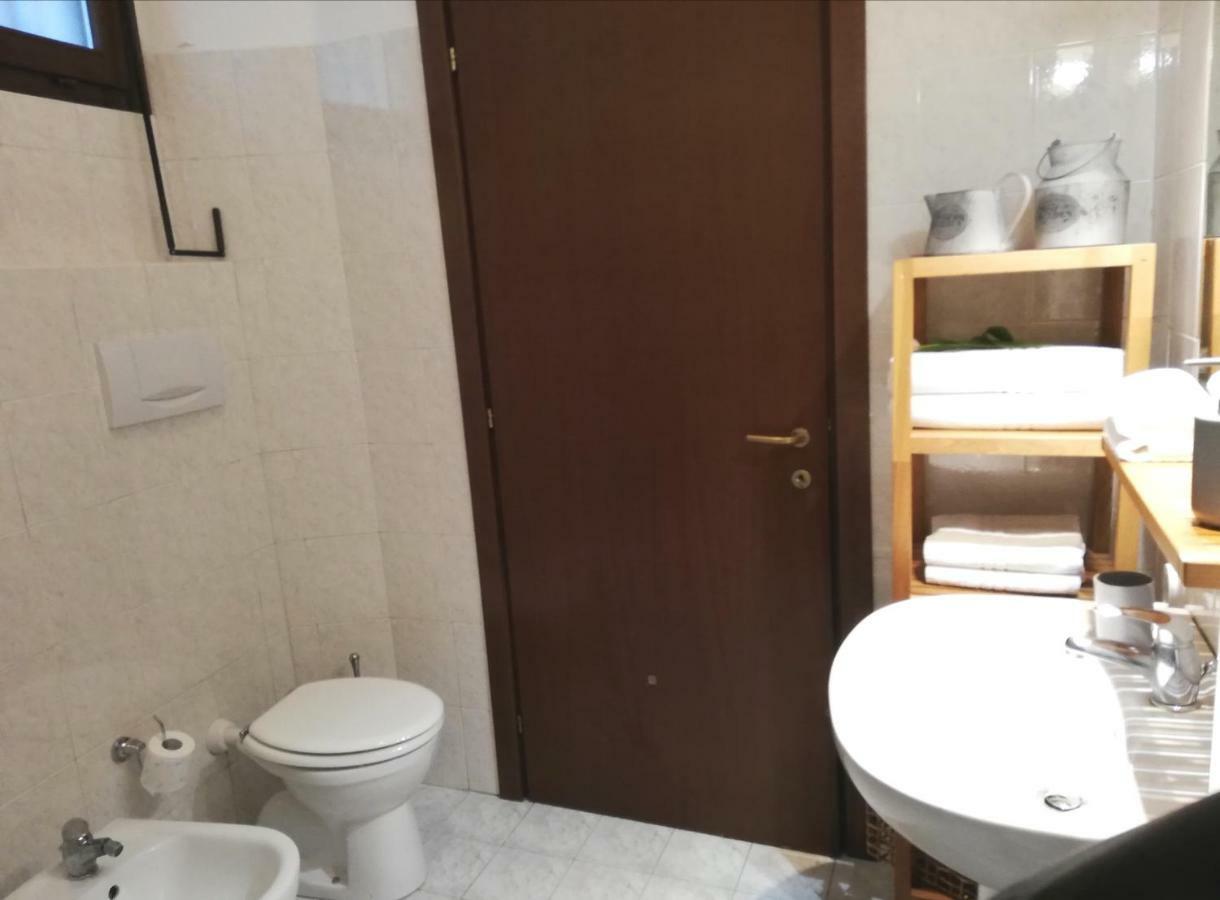 Ferienwohnung Cortile Del Forno Nel Centro Storico Arona Exterior foto