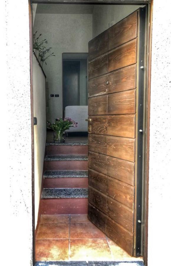 Ferienwohnung Cortile Del Forno Nel Centro Storico Arona Exterior foto