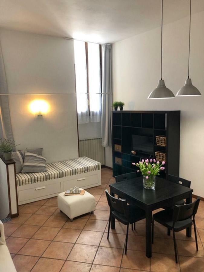Ferienwohnung Cortile Del Forno Nel Centro Storico Arona Exterior foto